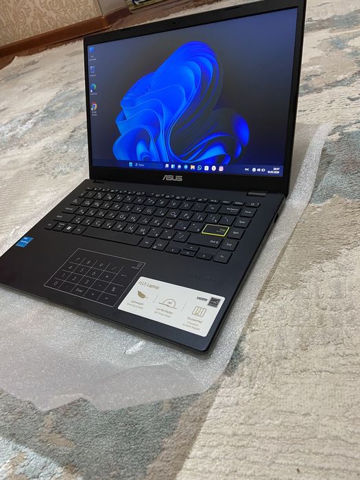 Acer 11gen SSD,Asus обе новом сост