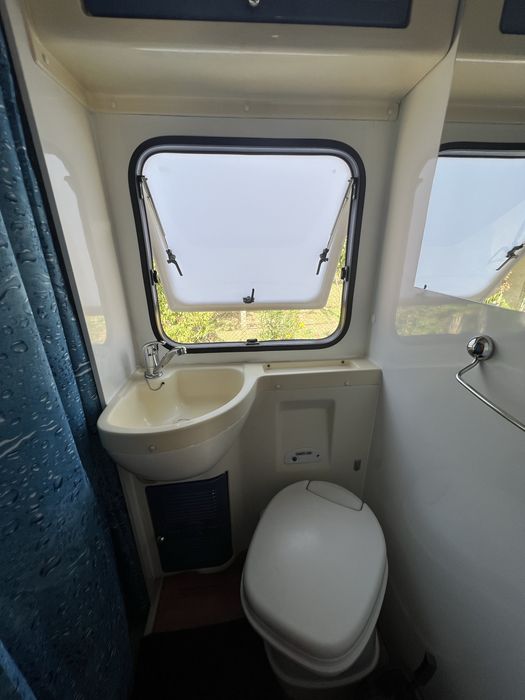 Идеален семеен кемпер – 6 места за пътуване и спане.