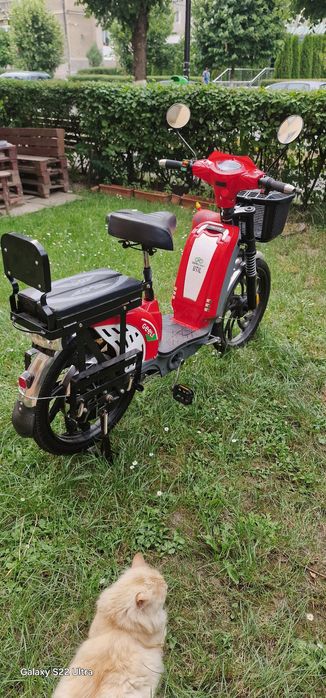 Vand scuter electric aproape nou.Scuterul a fost folosit de maxim 5 or