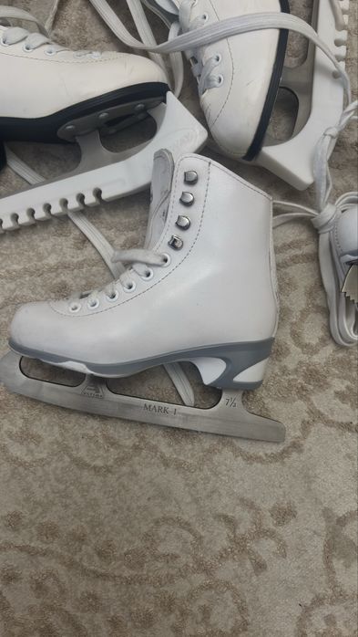 Продаю проф. коньки и шлем