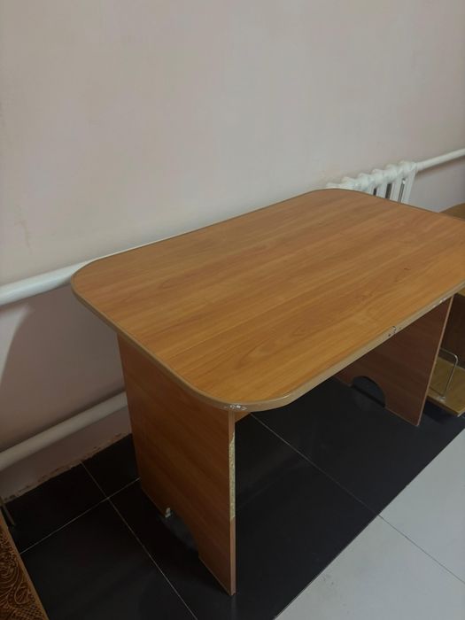 Продам стол 4 штуки