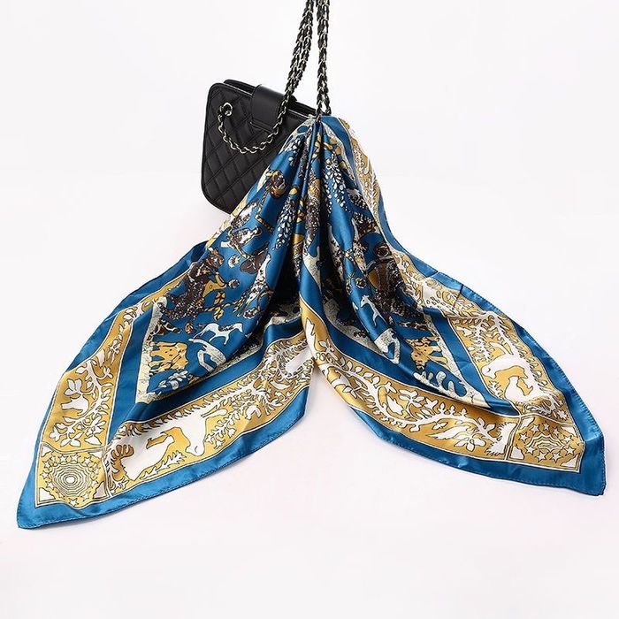 Платки в подарчоной упаковке!