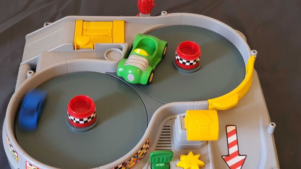 Cursa de masini Spin and Crash de la Fisher Price