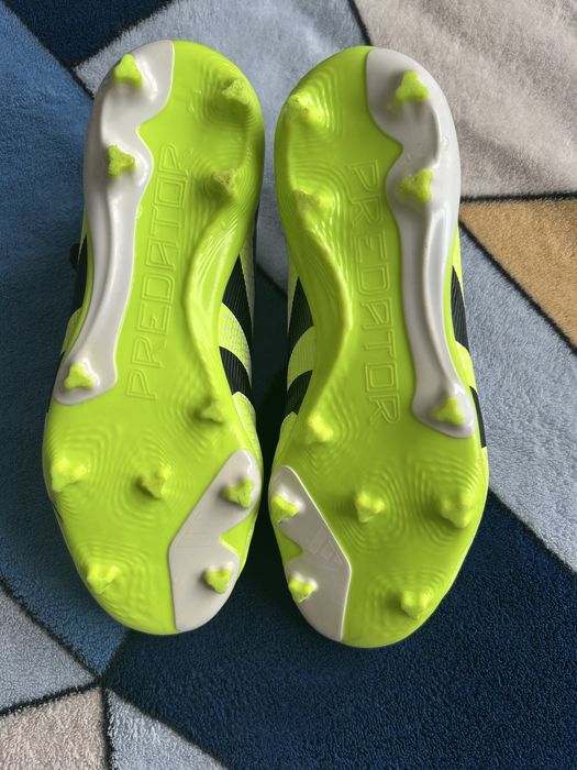 Vând ghete de fotbal Adidas Predator