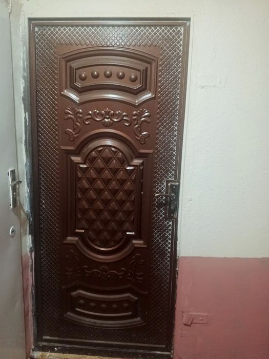 Шум бола ёнда 3 этажда 2 хонали кв сотилади