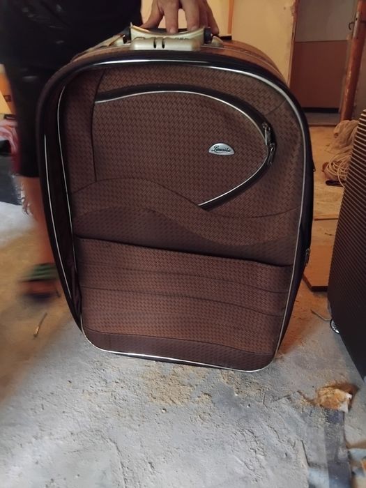 Куфари и сакове от 30 до 40 лв различни модели