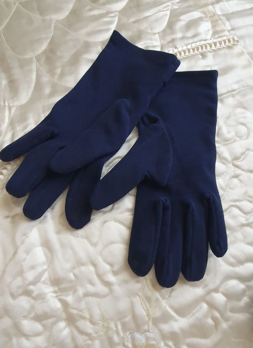 Перчатки сотилади