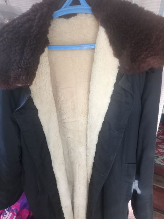 Продам, верхнюю одежду.