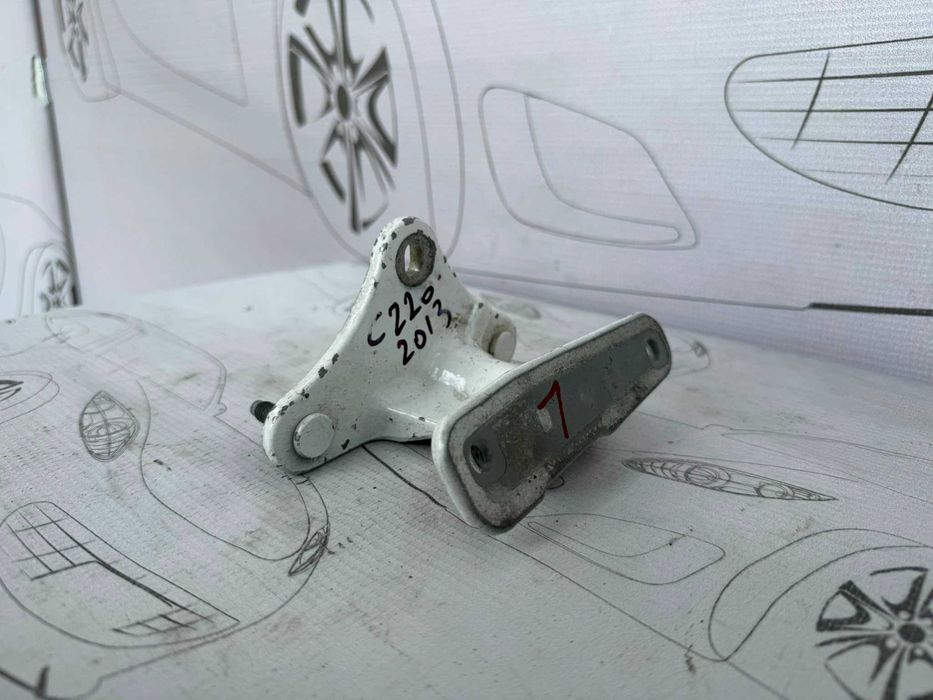 Balama Ușă Stânga Față Mercedes-Benz C-Class W204 2013 / 2007-2014 Cod OEM A2047201937 (5B2)
