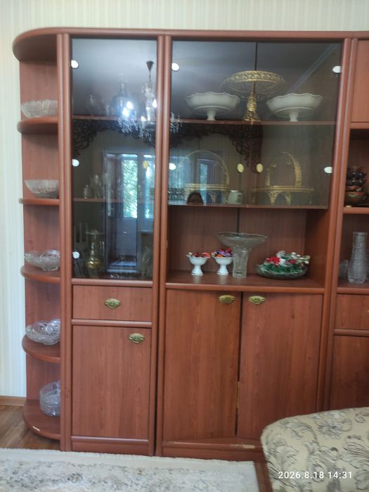 Срочно продам сервант