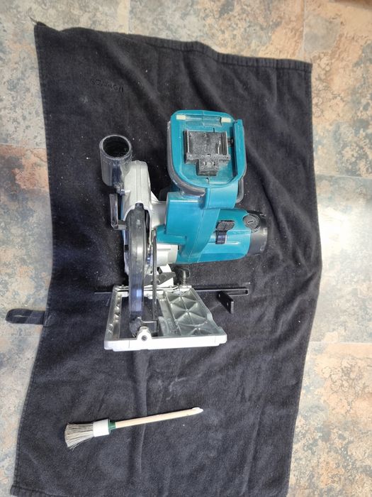 Circular Makita DSS610
