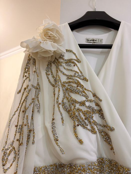 Белое шифоновое платье