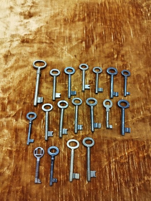 Продавам 17 ключа