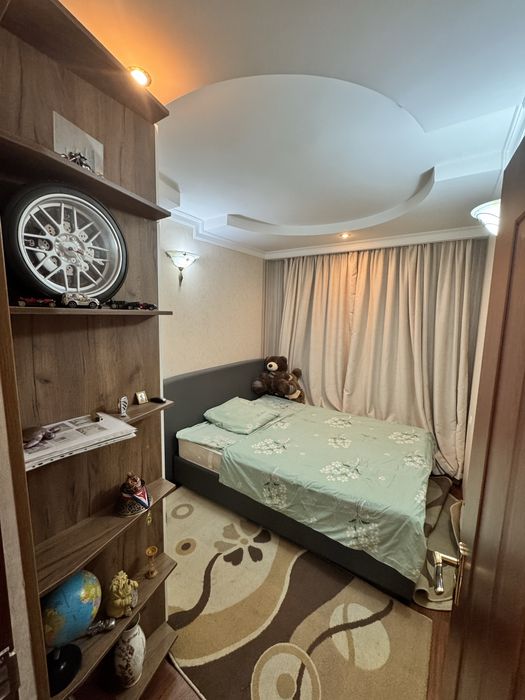 Срочно!! Продается 3х комнатная квартира,своя метро Космонавт