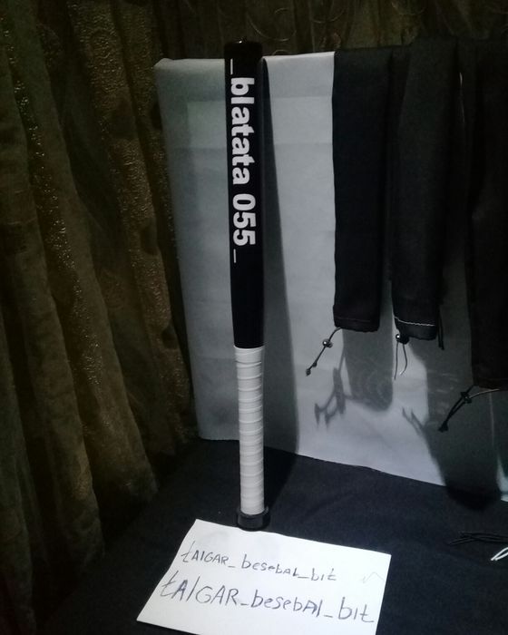 Продам именную биту