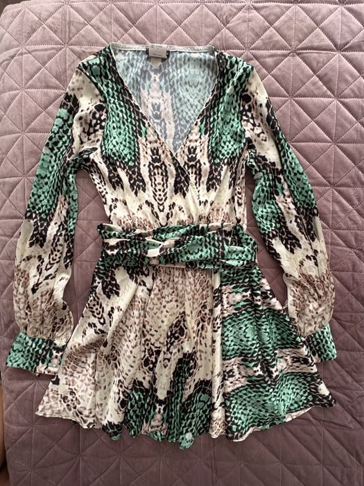 Мини рокля от сатен в змийски принт S размер