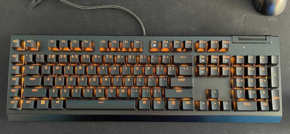 Razer BlackWidow V4 X | Green Switch US | Oтлично състояние | Гаранция до 14.11.2026