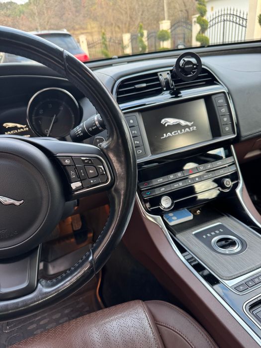 Vand/Schimb Jaguar XE 2.0d Portfolio Aut.