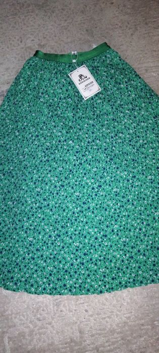 Продам новую юбку миди