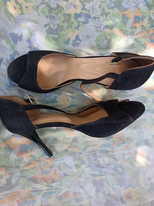 Туфли женские на каблуках