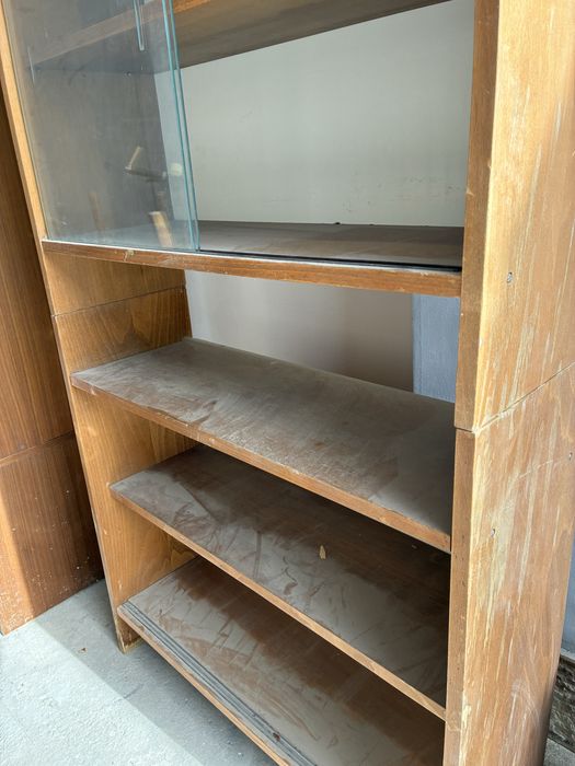 книжный шкаф очень добротный