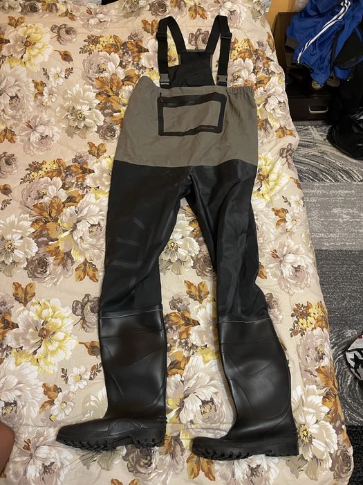 рибарски гащеризон (waders) Capеrlan с ботуши. В отлично състояние Подходящ за риболов, газене и лов.