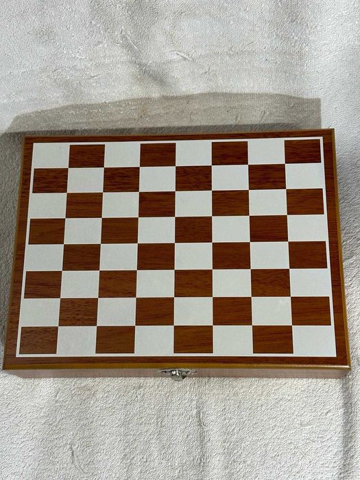 SET - JOC SAH LEMN + Sticla whisky + Desfacator sticle + 2 pahare -NOU