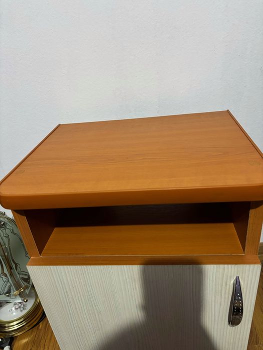 Vand 2 noptiere, ca noi