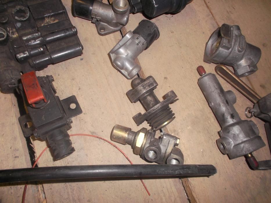 Supape,Valve Aer Remorci si Camioane