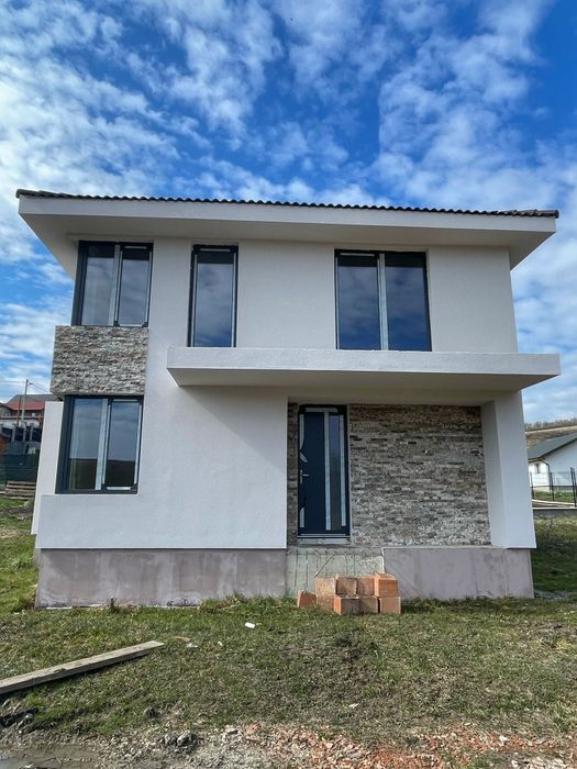 Casa de vânzare la intrare în Corpadea cu 700m2 teren