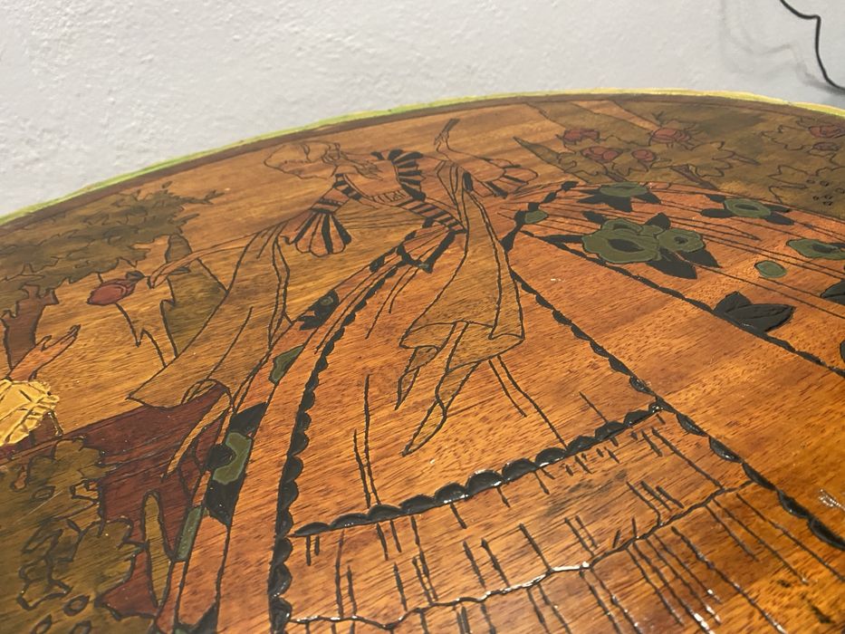 Стара авторска маса с подпис на художника