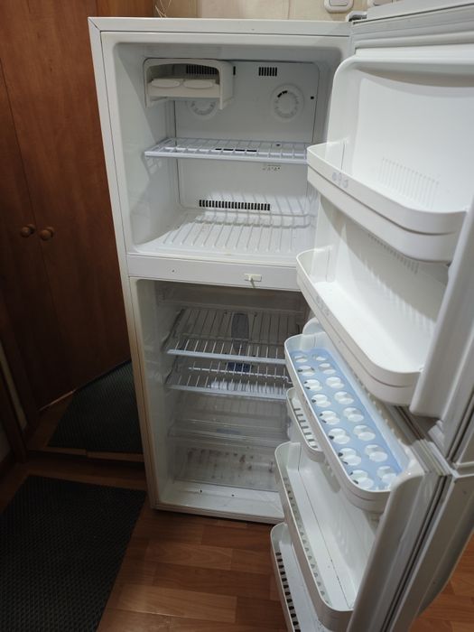 Продам Срочно Холодильник LG.
