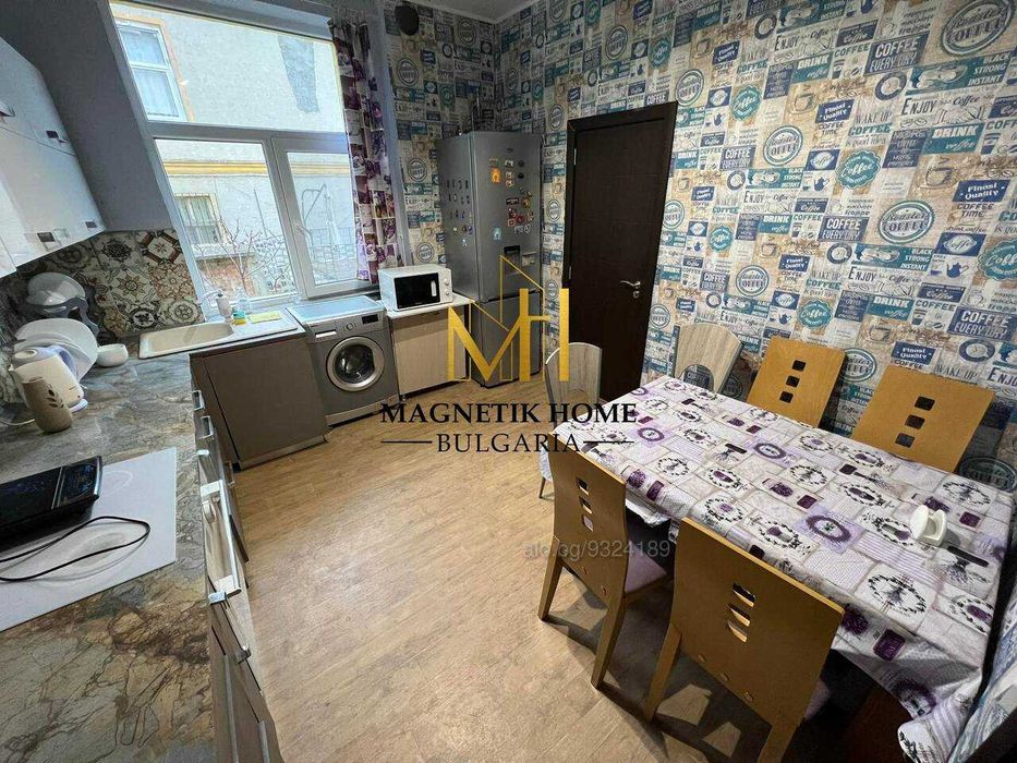 Приветлив четиристаен етаж от къща с частен двор до морската градина