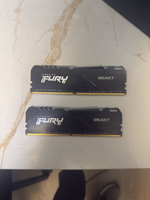 DDR4 Kingston Fury/ T-Force Delta