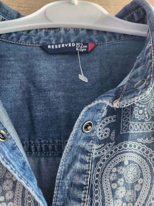 Чисто нова риза,маркова, размер 11-12 години + подарък