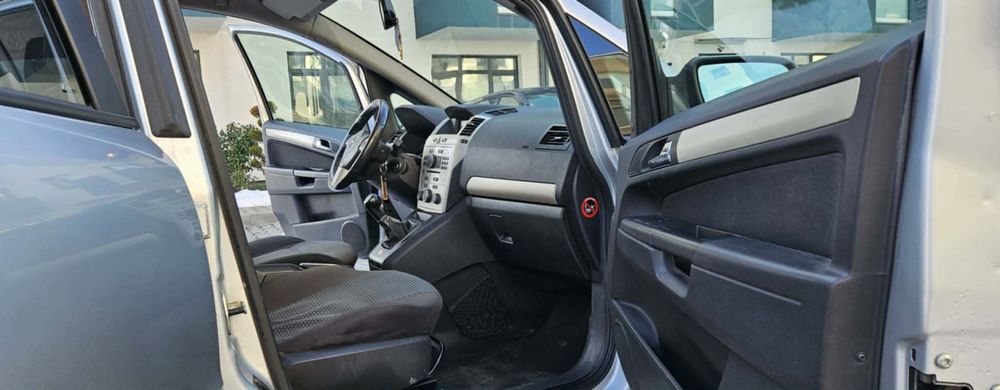 Opel Zamfira de vazare