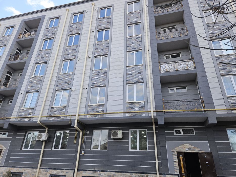 барча кулайлигларга эга янги курилган домнинг 3 этажидан
2 хоналиг уй