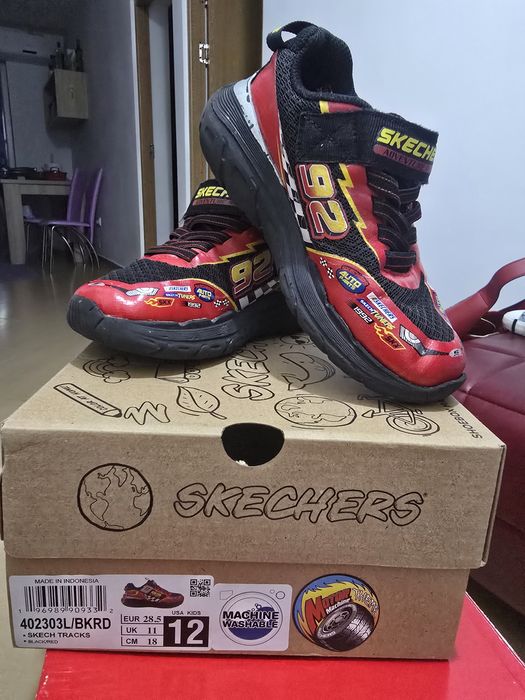 Vând încălțăminte baiat