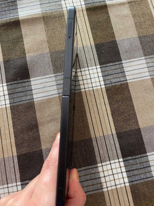 Продавам Samsung Galaxy Z Flip 7 256 GB използван 2 месеца