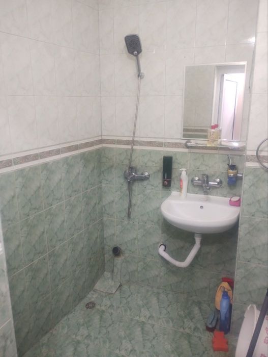 ПРОДАВА СЕ Тристаен апарт