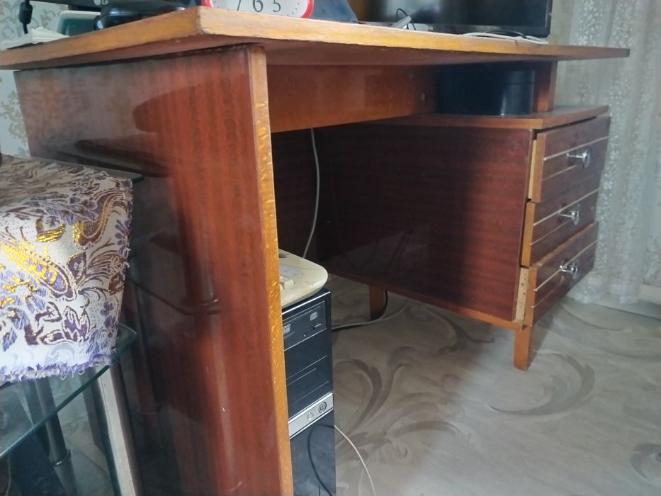 Продам стол письменный