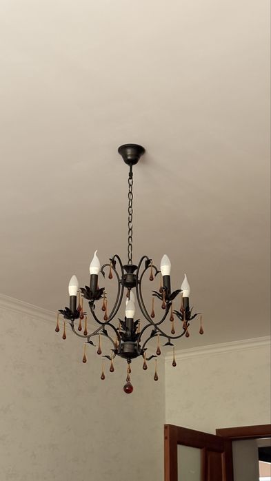 Люстра в спальню темная