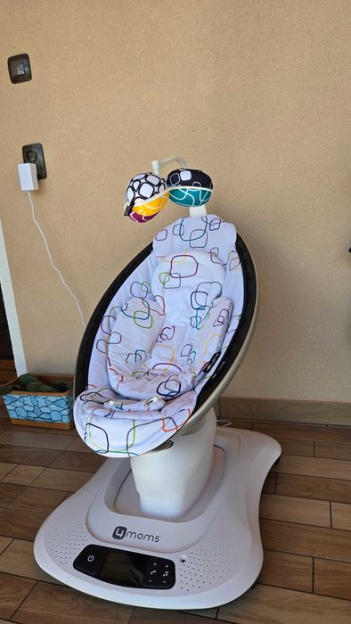 Електрическа бебешка люлка 4MOMS MamaRoo 4.0, Многоцветна