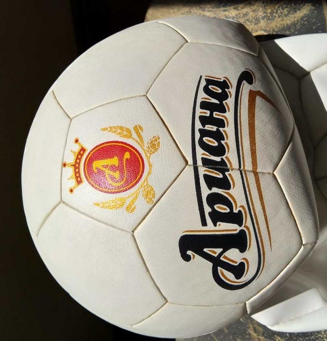 Продавам футболна топка