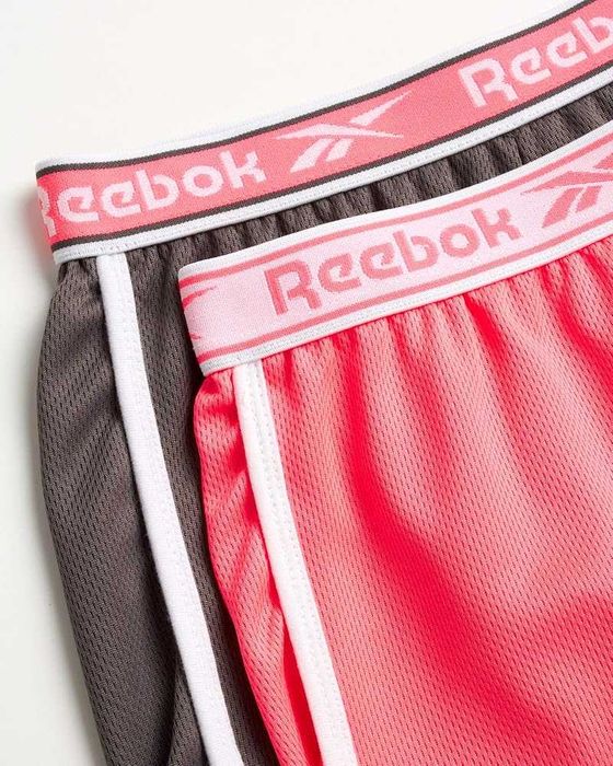 Къси спортни панталони Reebok за момиче. 2 броя, за възраст от 9 до 12 години. Цена: 24 €.