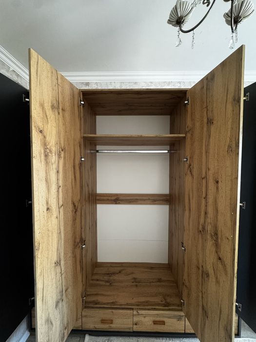 Продам чистый шкаф