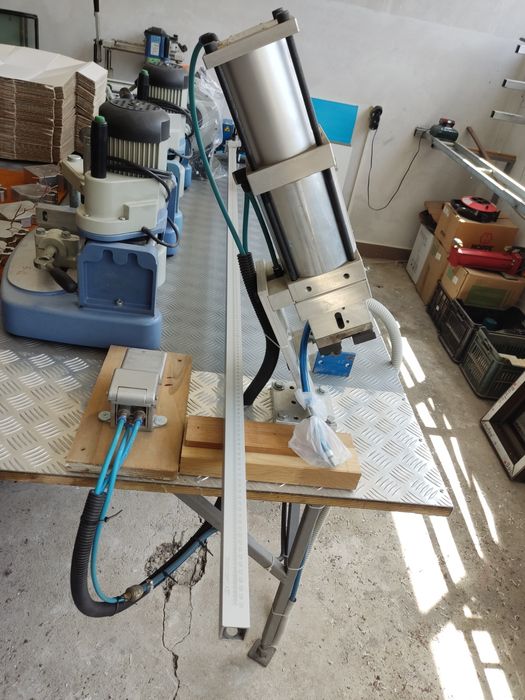 Щанци за пвц обков и щанца за алуминиеви профили к-т с масата