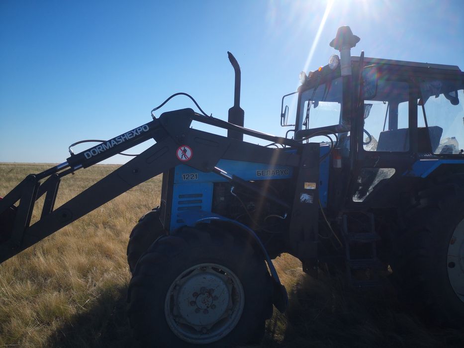 Трактор 1221 Беларусь