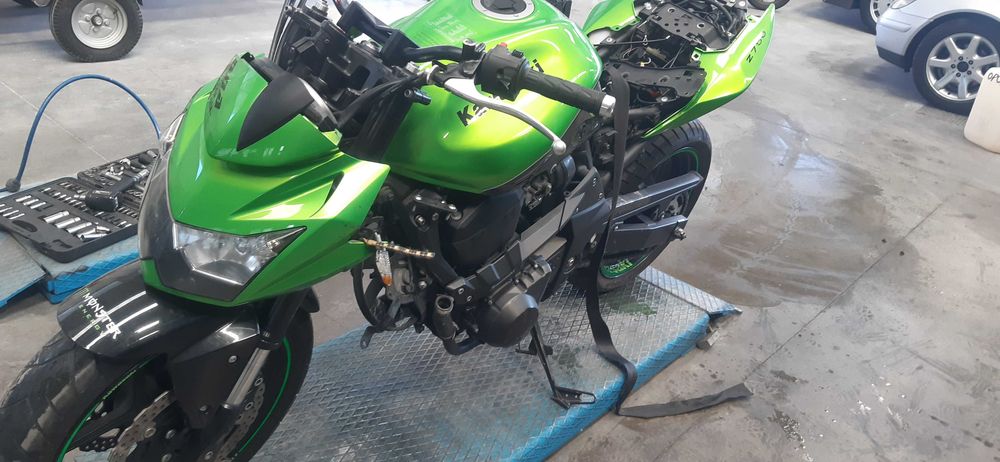 Мотоциклет кавазаки Z 750(Kawasaki Z 750)-на Части