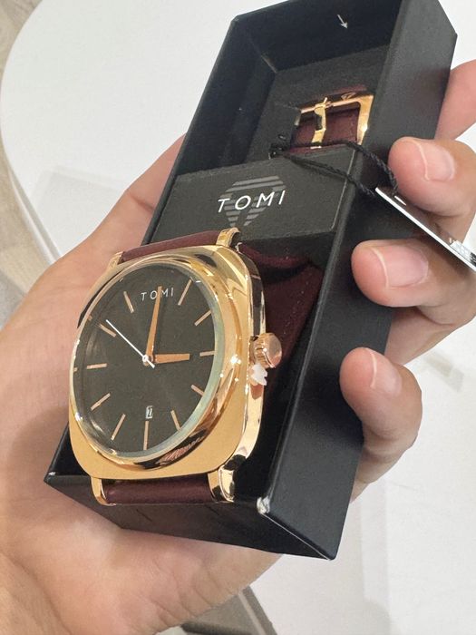 Фирменные часы Tomi